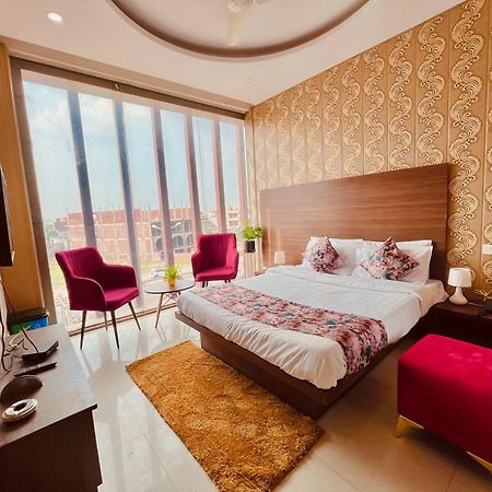 Hotel Pearl Grand, Zirakpur - Top Rated & Most Awarded Property In Tricity Chandīgarh Zewnętrze zdjęcie