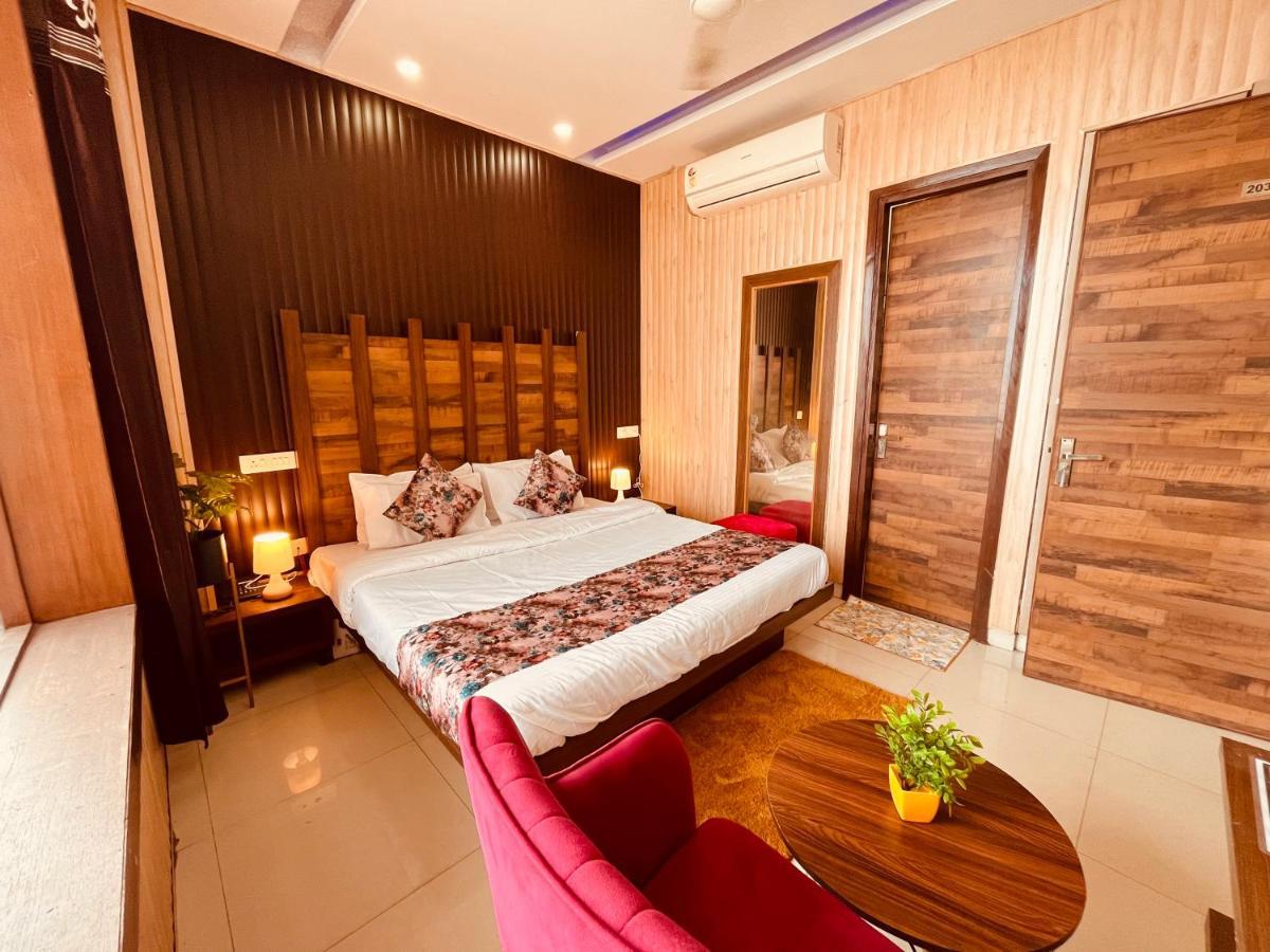 Hotel Pearl Grand, Zirakpur - Top Rated & Most Awarded Property In Tricity Chandīgarh Zewnętrze zdjęcie