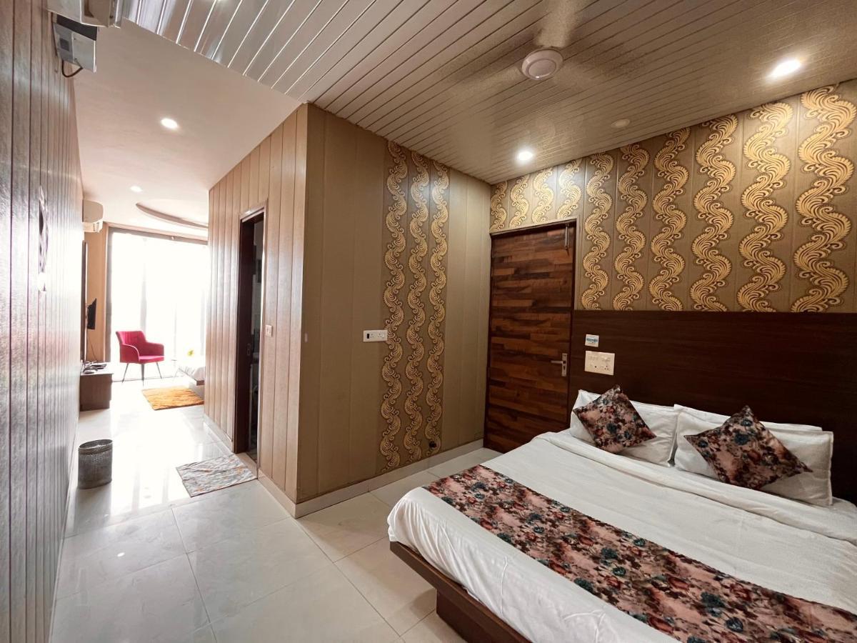 Hotel Pearl Grand, Zirakpur - Top Rated & Most Awarded Property In Tricity Chandīgarh Zewnętrze zdjęcie